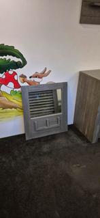 Grijze houten spiegel met luiken, Huis en Inrichting, Woonaccessoires | Spiegels, 100 tot 150 cm, Ophalen of Verzenden, Zo goed als nieuw