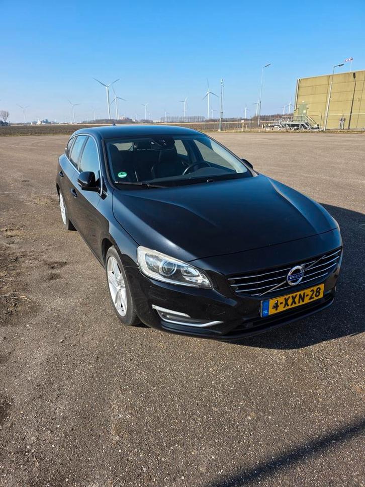 Volvo v60 hybride met veel opties, Auto's, Volvo, Particulier, Hybride Elektrisch/Diesel, Stationwagon, Automaat, Zwart, Zwart