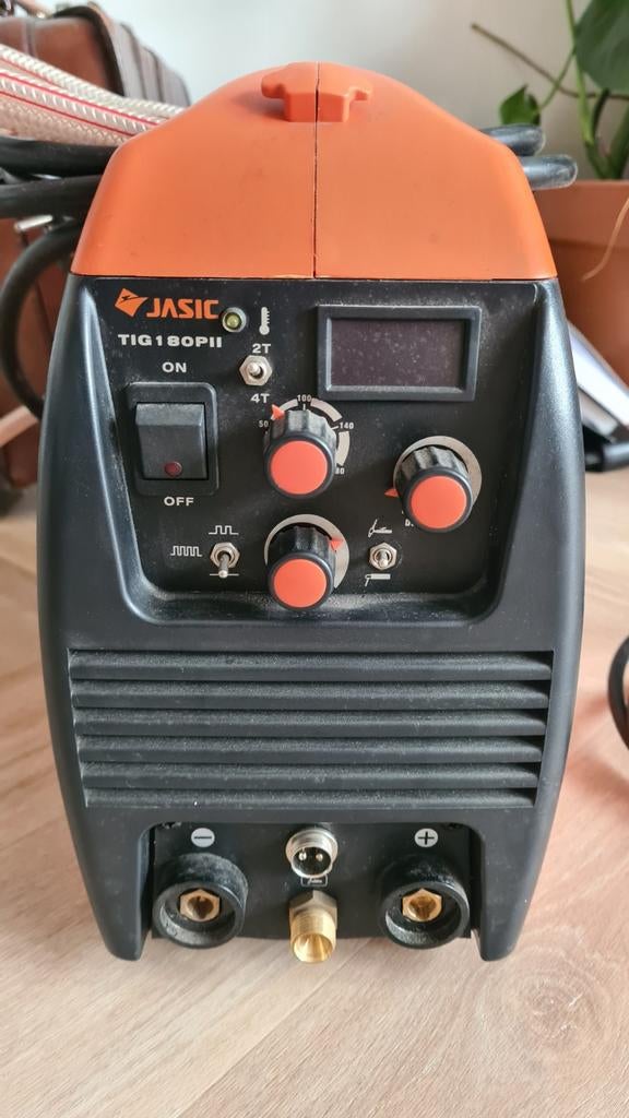 Jasic 180PII TIG lasapparaat, compleet met toebehoren, Doe-het-zelf en Verbouw, Gereedschap | Lasapparaten, Ophalen of Verzenden