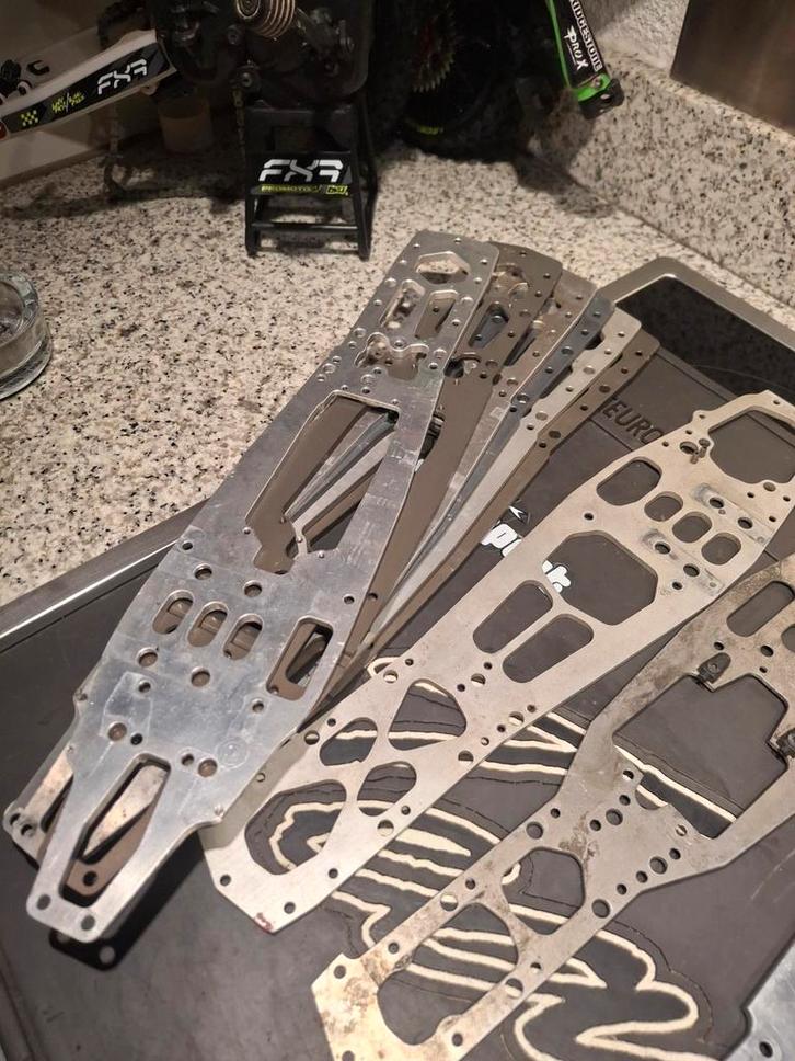 Serpent Spul: Vintage 1.8 onderdelen en chassis, Hobby en Vrije tijd, Modelbouw | Auto's en Voertuigen, Ophalen of Verzenden