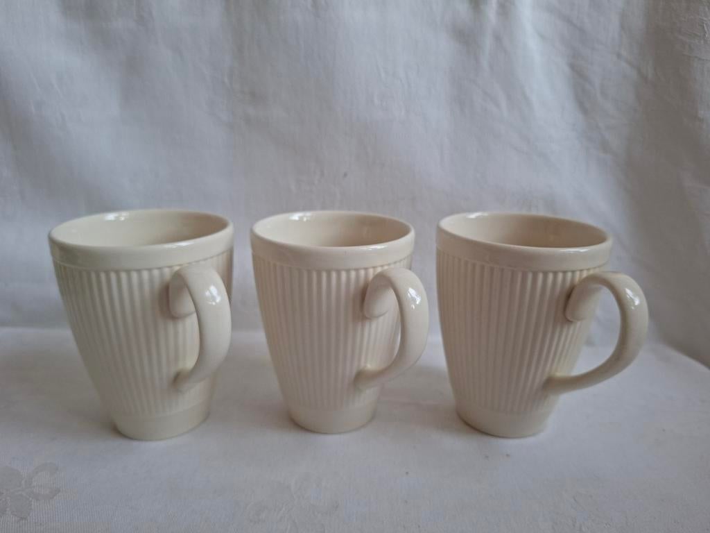 3 mokken Wedgwood Windsor 10 cm, Huis en Inrichting, Ophalen of Verzenden, Porselein, Wedgwood, Kop(pen) en/of Schotel(s)