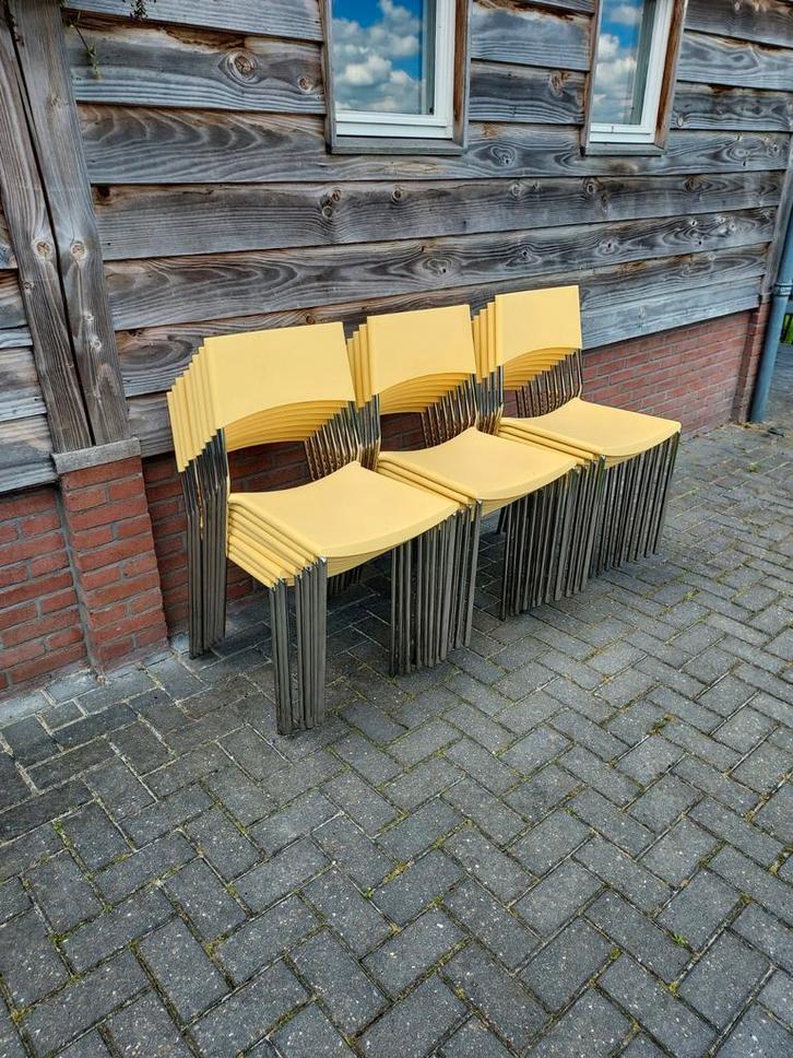 25 x stapelstoelen kantine stapelbare partij stoelen, Huis en Inrichting, Stoelen, Gebruikt, Vijf, Zes of meer stoelen, Bruin
