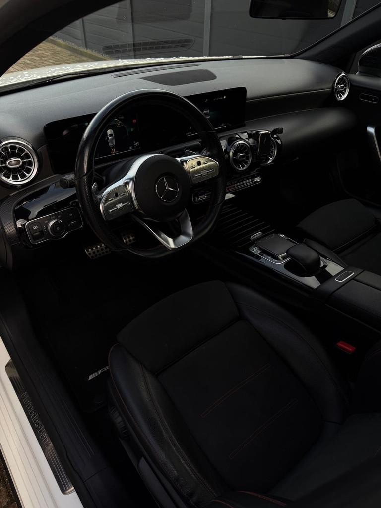 Mercedes-Benz A-klasse 200 AMG Pakket Panorama CarPlay, Gebruikt, 4 cilinders, USB, 1600 kg