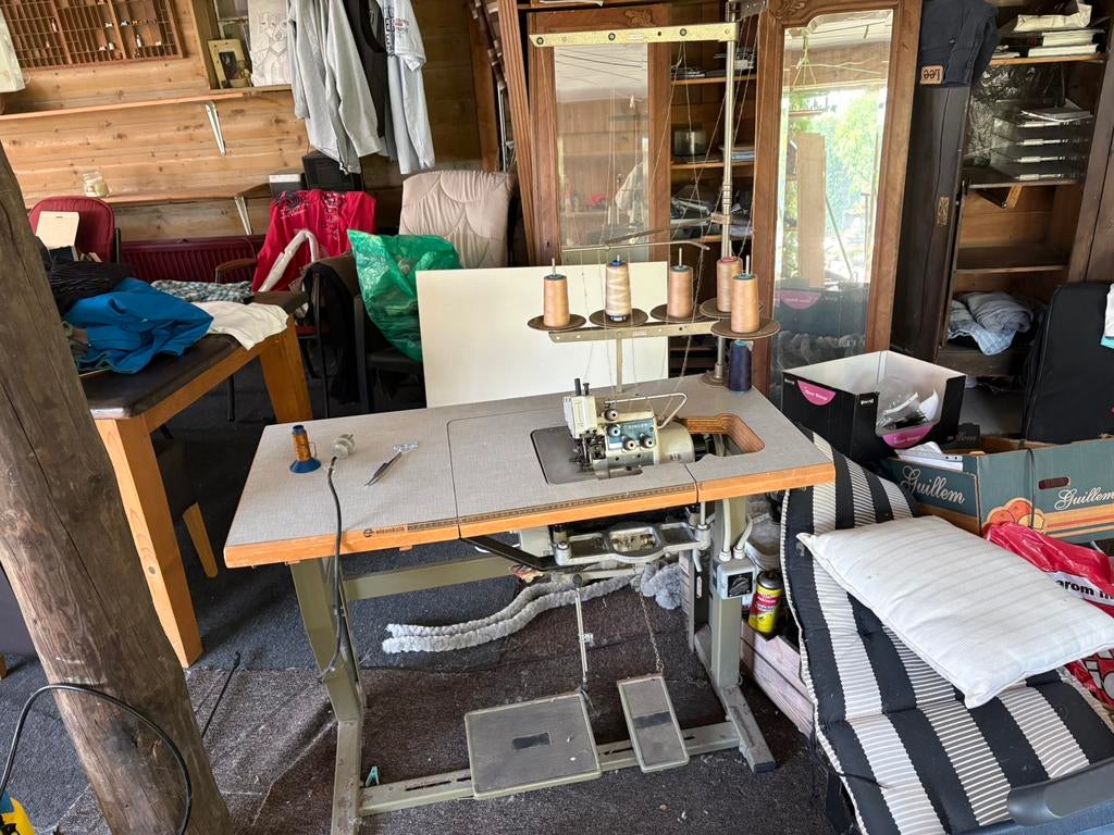 Professionele Singer 812 Lockmachine incl. Tafel en Motor, Ophalen