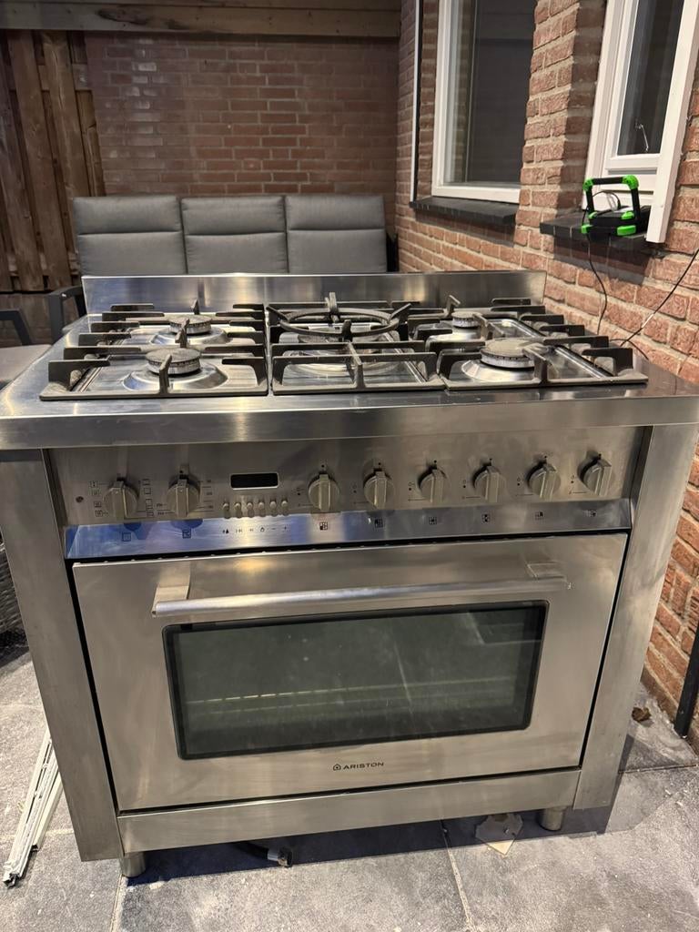 Stoer RVS Ariston Gasfornuis (6-pits), Ophalen, 60 cm of meer, 4 kookzones, Zo goed als nieuw