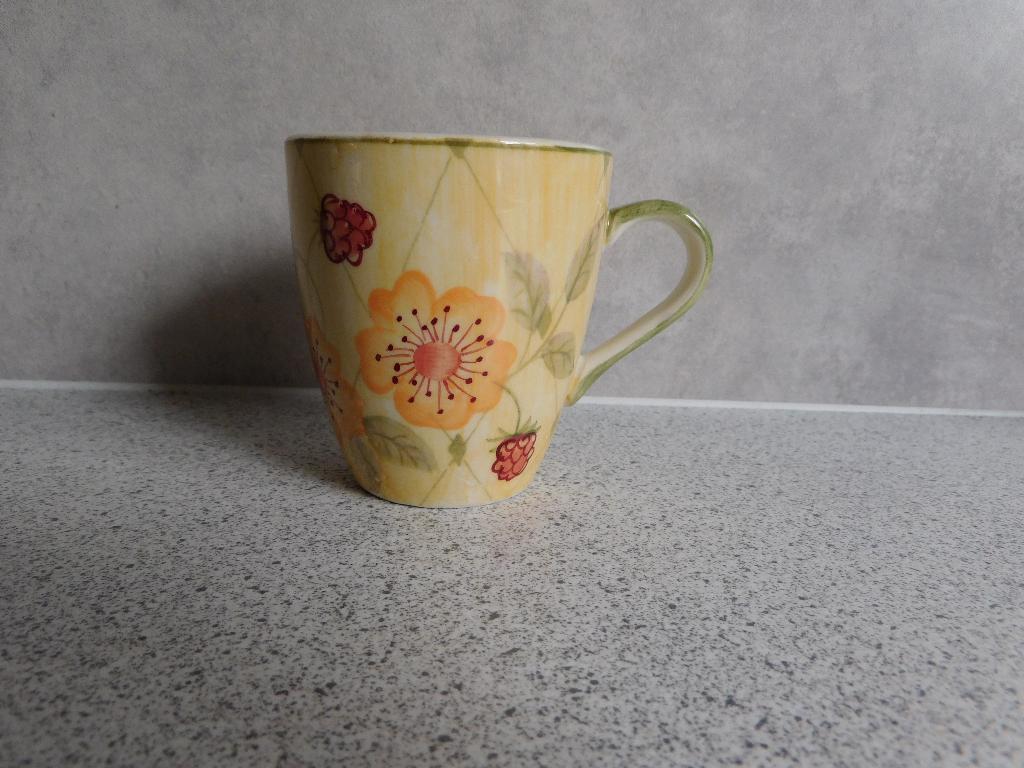 Senseo mok Oranje Bloem Vic's Handpainted, Huis en Inrichting, Keuken | Servies, Ophalen of Verzenden, Zo goed als nieuw, Overige stijlen