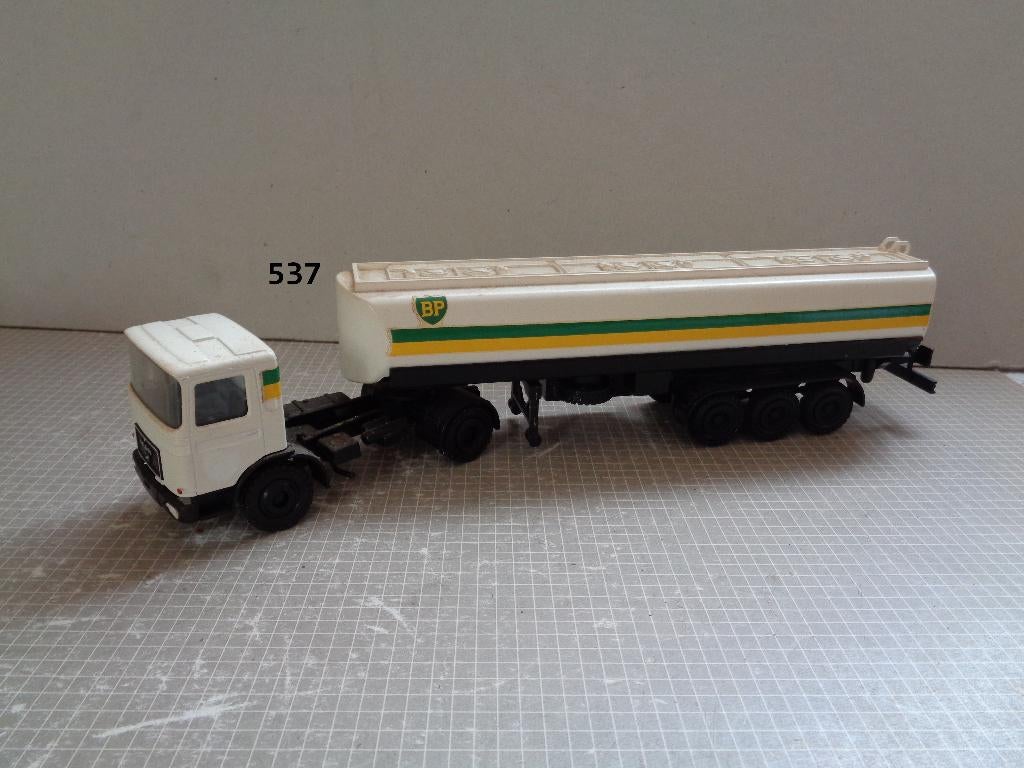 conrad man met tank trailer, Hobby en Vrije tijd, Modelauto's | 1:50, Ophalen of Verzenden, Zo goed als nieuw, Bus of Vrachtwagen