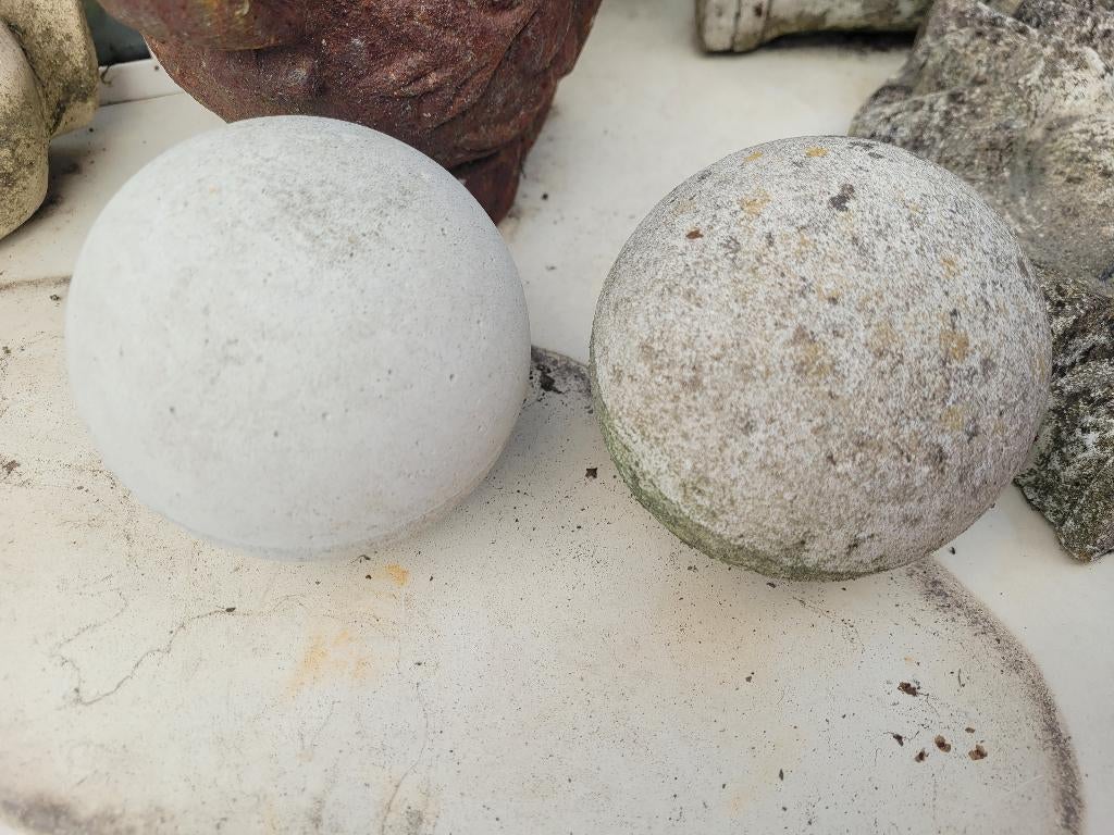 2 betonnen balletjes tuin decoratie set 5 euro