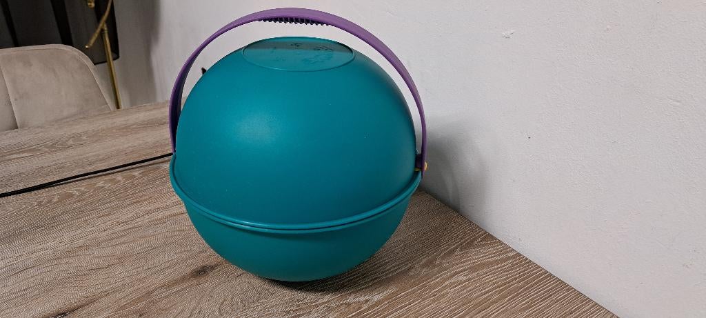 te koop licht blauwe hard kunstoffen picknick box 28 cm door, Ophalen of Verzenden, Nieuw
