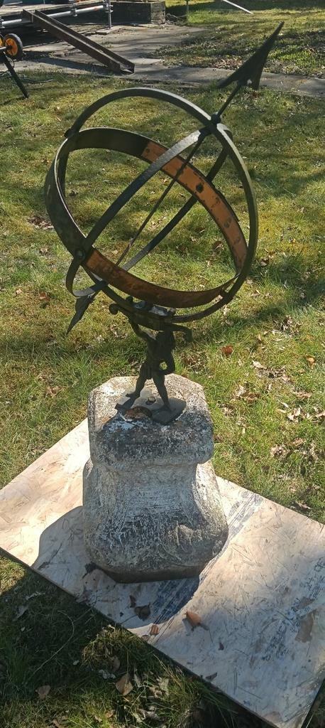 Zonnewijzer op sokkel ornament., Tuin en Terras, Zonnewijzers, Ophalen, Gebruikt