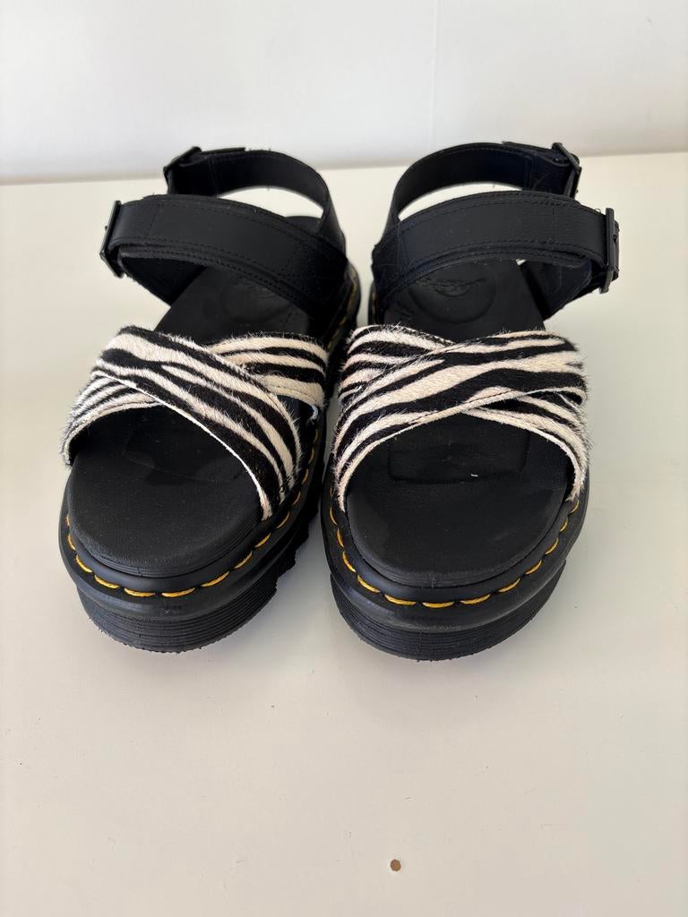 Dr. Martens Zebra Sandalen Maat 40, Kleding | Dames, Schoenen, Ophalen of Verzenden, Zo goed als nieuw, Zwart, Sandalen of Muiltjes