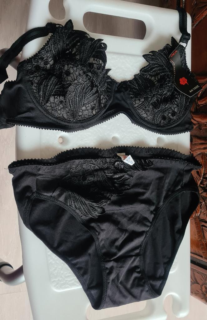 Nw lingerie set, mt 44 / 100 C, zwart. (bh staat 44, slip L, Kleding | Dames, Ondergoed en Lingerie, Setje, Zwart, Ophalen of Verzenden