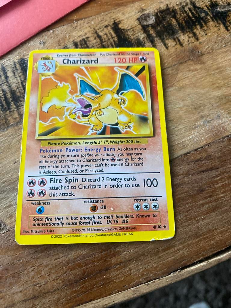 Charizard Pokémon Kaart 4/102 (2022 Reprint), Ophalen, Gebruikt, Losse kaart