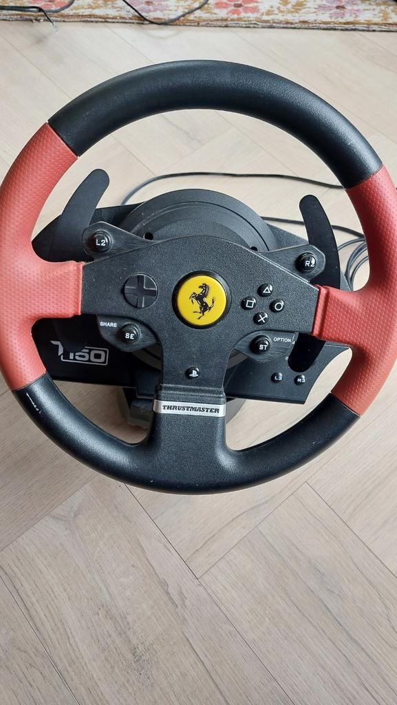 Thrustmaster T150 Ferrari racestuur en pedalen Playstation, Spelcomputers en Games, Spelcomputers | Sony PlayStation Consoles | Accessoires