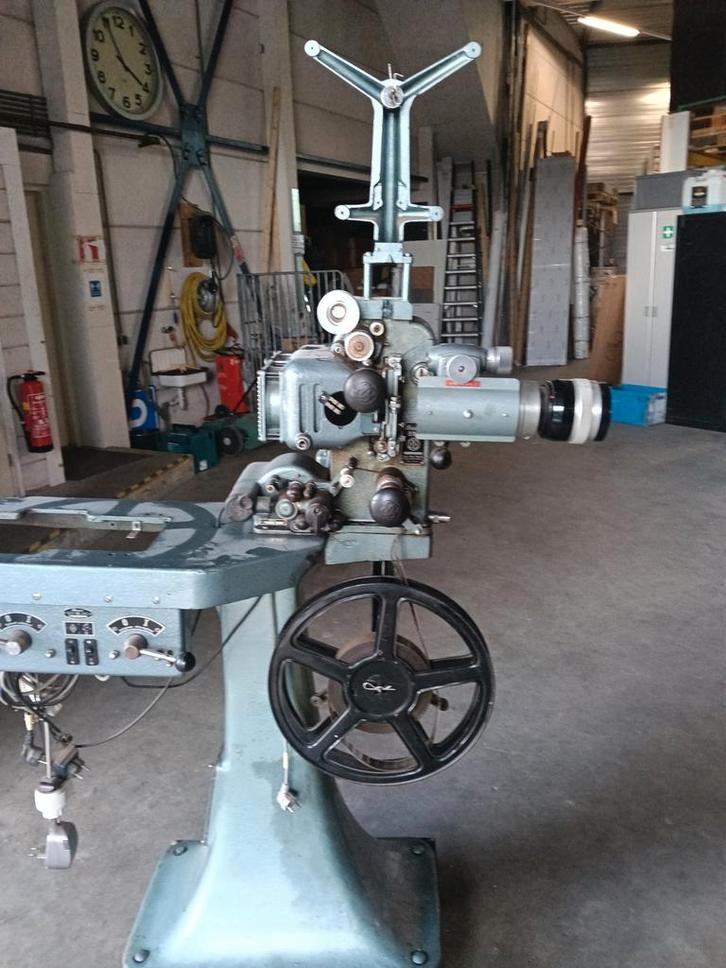 Vintage Bauer filmprojector, Audio, Tv en Foto, Filmrollen, Ophalen