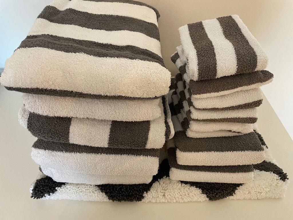 GERESERVEERD Handdoeken, Huis en Inrichting, Ophalen of Verzenden, Zo goed als nieuw, Overige kleuren, Handdoek