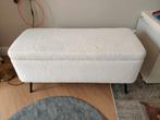 Wit bankje met opbergvak en schapenvacht, Huis en Inrichting, Ophalen of Verzenden