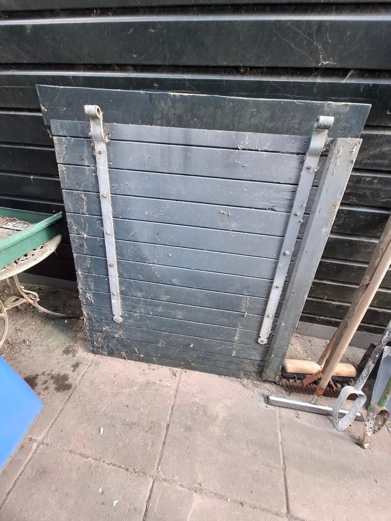 Staldeur met bovenluik, Stalling