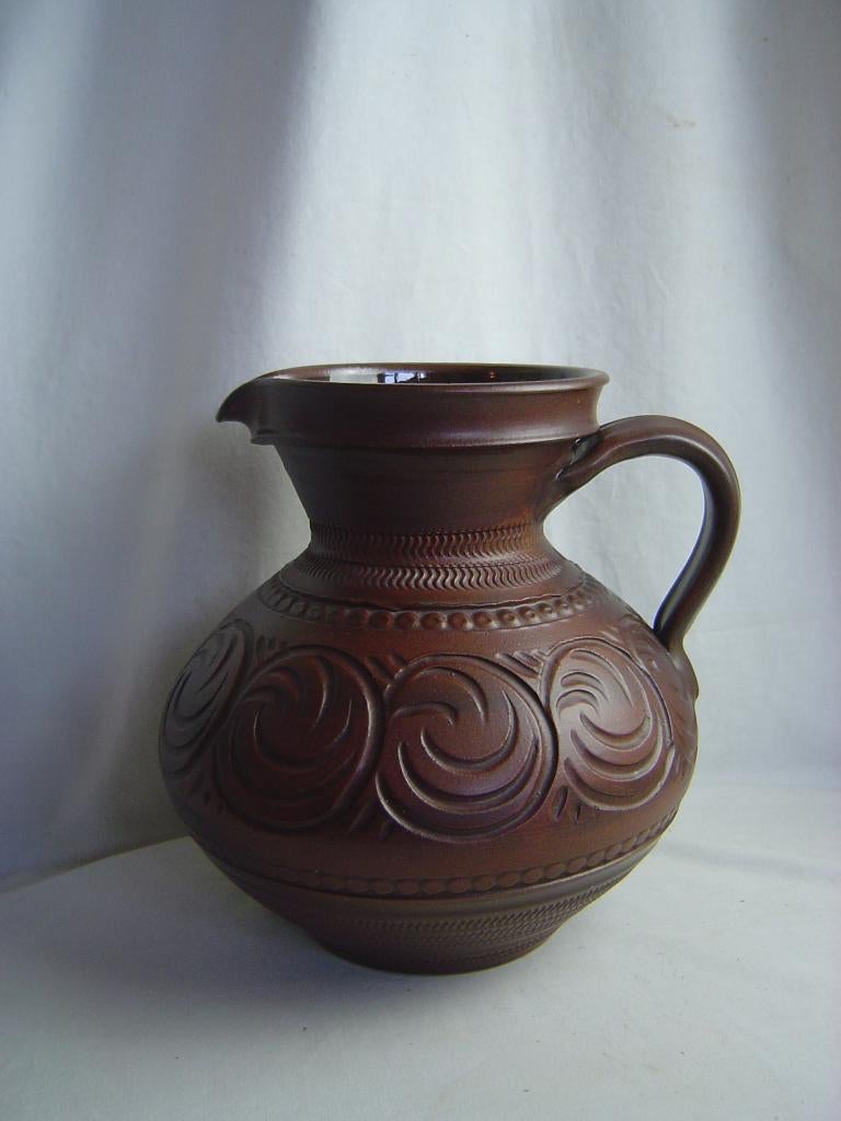 Vintage bruin aardewerken vaas met oor sgraffito Germany, Overige kleuren, Aardewerk of Porselein, Ophalen of Verzenden, Zo goed als nieuw