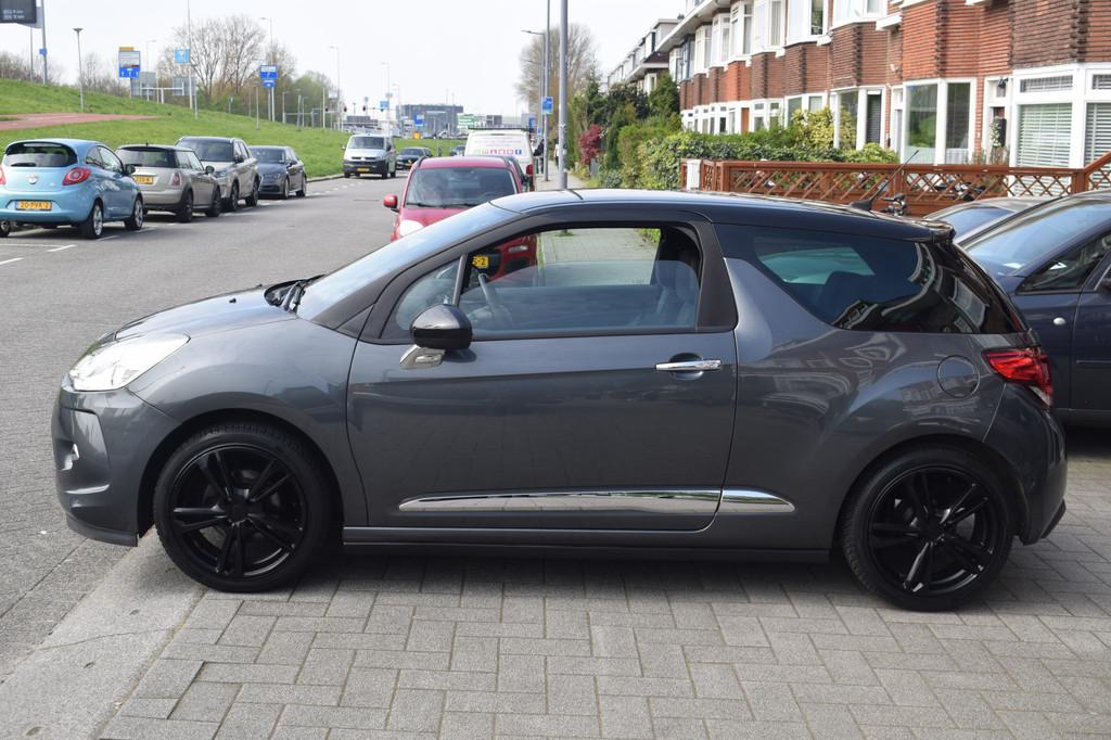 Citroën DS3 1.2 PureTech So Chic 63.807km parkeersens.navi., Auto's, Citroën, Voorwielaandrijving, Gebruikt, 1199 cc, 82 pk