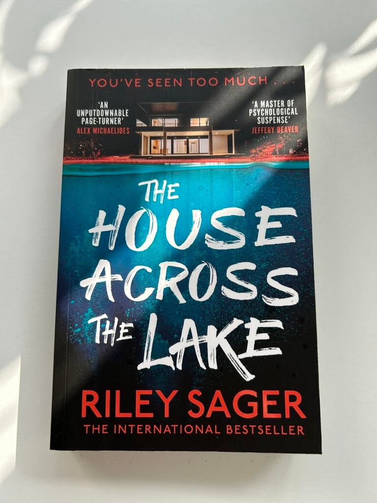 The house across the lake - Riley Sager, Boeken, Ophalen of Verzenden, Zo goed als nieuw