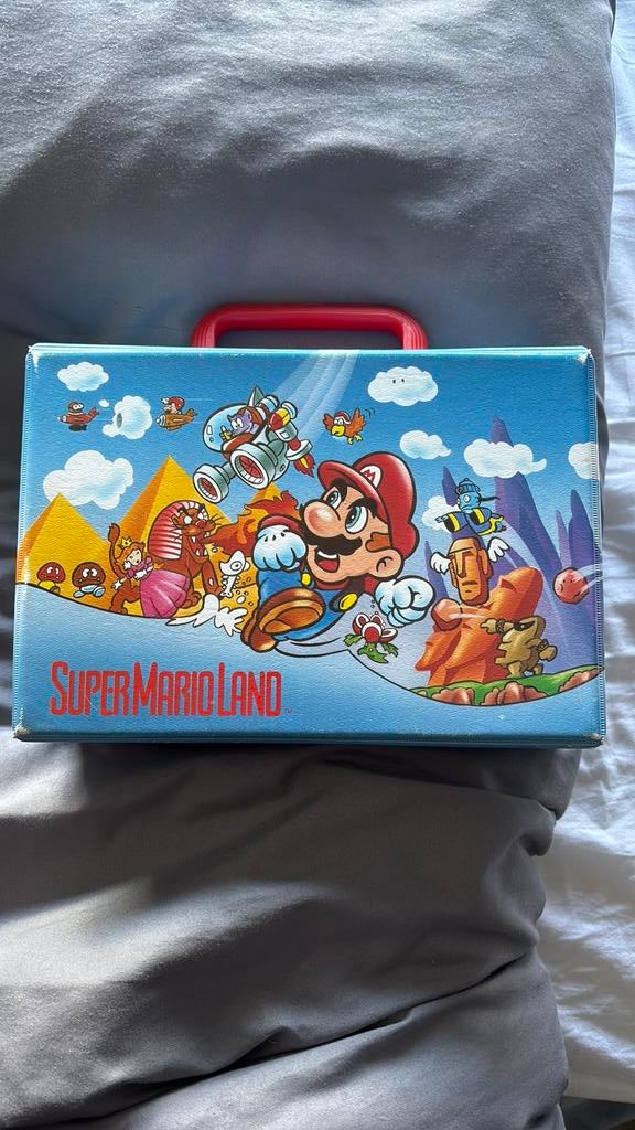 Super mario land koffer voor gameboy, Ophalen of Verzenden, Minder dan 10 stukjes, Gebruikt, 6 jaar of ouder