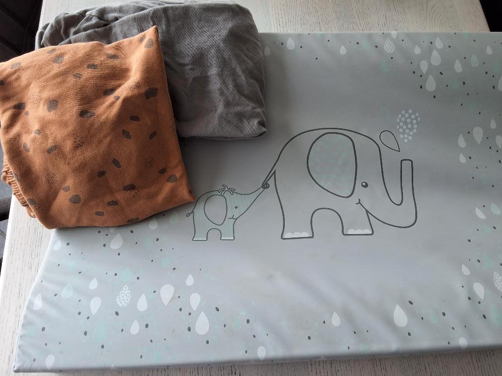 baby aankleedkussen met 2 hoezen, Ophalen, Zo goed als nieuw, Aankleedkussen, Bébé-jou