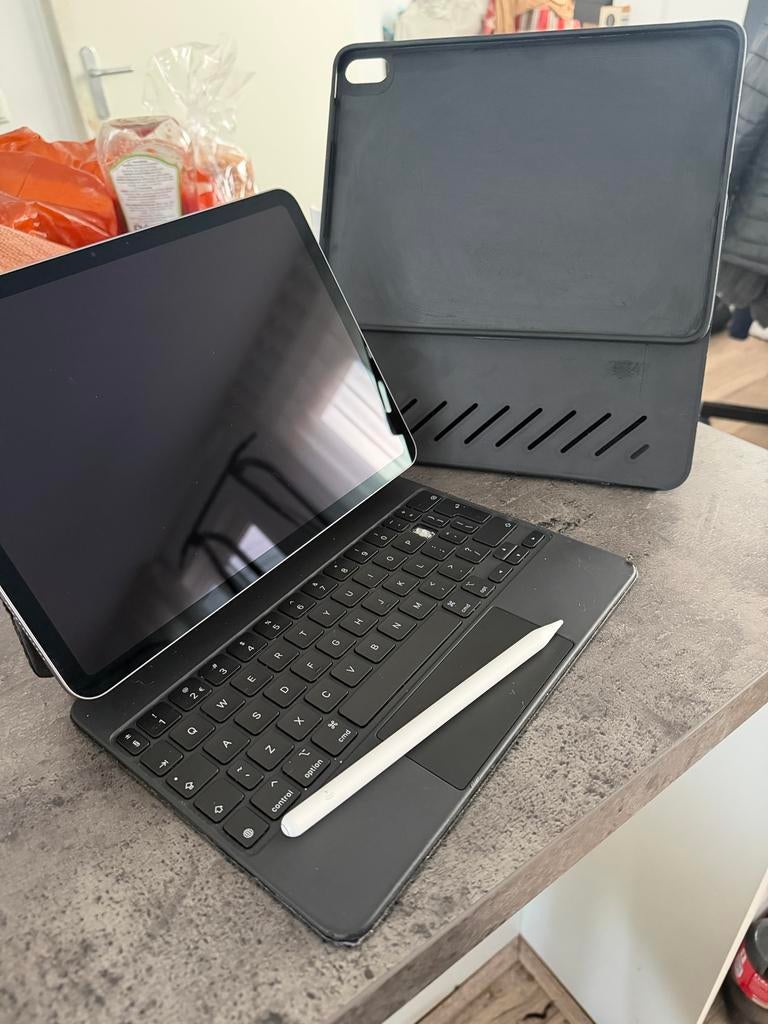 iPad Air m3 met Apple magic keyboard- 128GB-, Computers en Software, Apple iPads, Apple iPad Air, 11 inch, Ophalen of Verzenden
