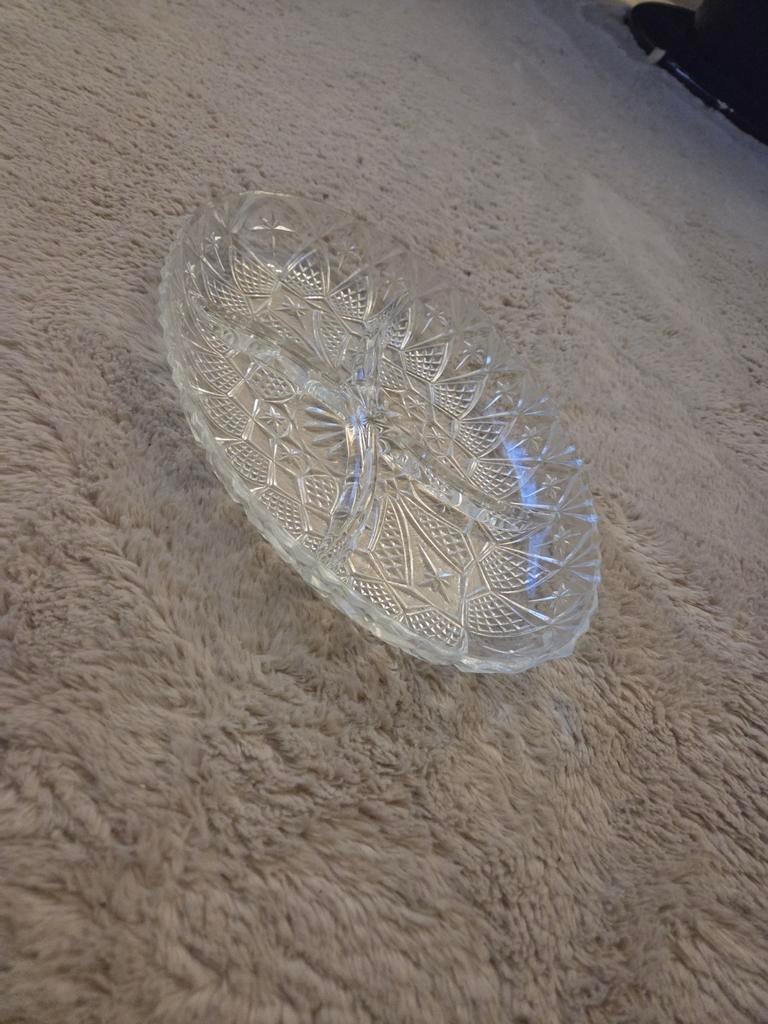 Kristallen schaal voor borrelnootjes, pistache enz., Ophalen of Verzenden, Zo goed als nieuw, Rond, Glas