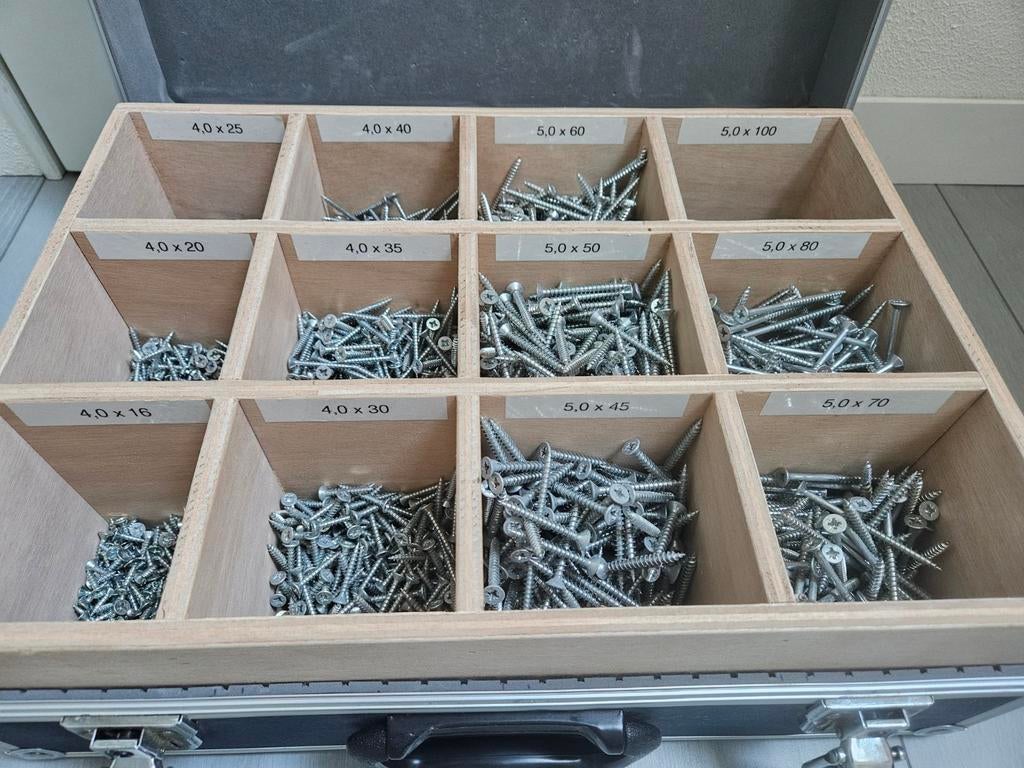 Koffer  met Schroeven, Ophalen, Schroeven