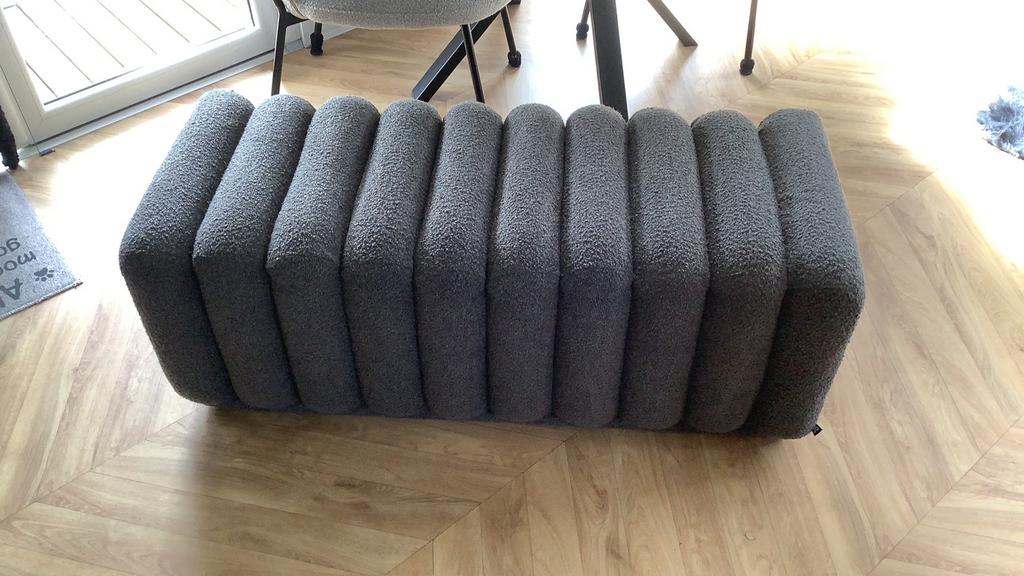 Bankje modern bouclé, Huis en Inrichting, Banken | Voetenbanken en Poefen, Minder dan 50 cm, 100 tot 125 cm, Ophalen of Verzenden