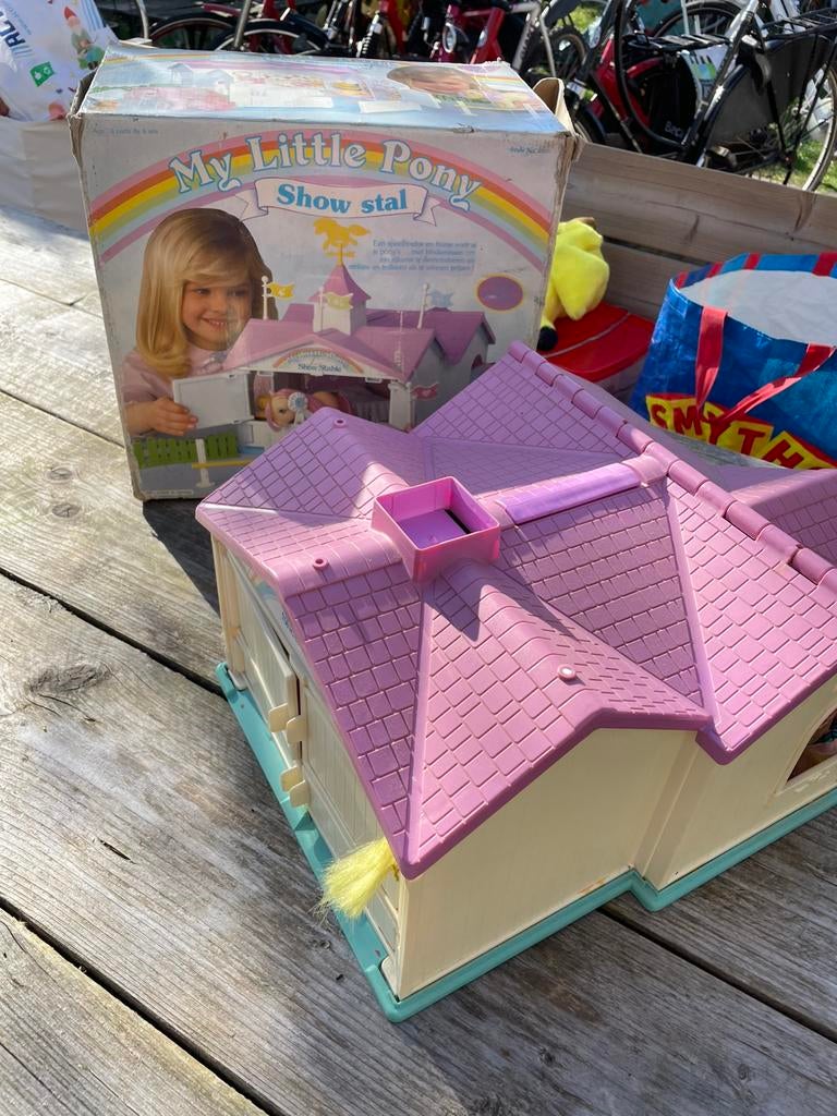 My little pony stal met 9 pony’s en atributen., Ophalen of Verzenden, Gebruikt