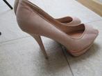 Bershka pumps champagne kleur met hoge naald hakken maat 39, Beige, Zo goed als nieuw, Schoenen met hoge hakken, Bershka