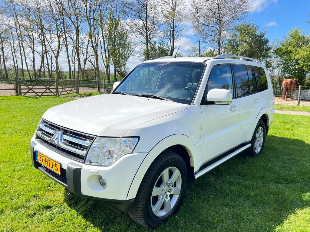 Mitsubishi Pajero 3.2 Di-d 125KW LWB AUT 2009 Wit, Automaat, Zwart, 4 cilinders, 7 stoelen