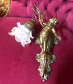 Antiek wandlamp engel beeld brons - lampenkapje glazen bloem
