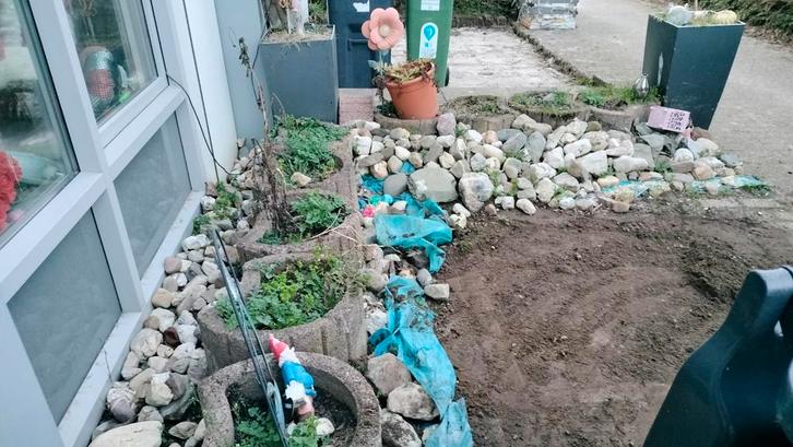 Gratis af te halen: Plantenbakken en maaskeien, Tuin en Terras, Grind, Keien en Split, Ophalen