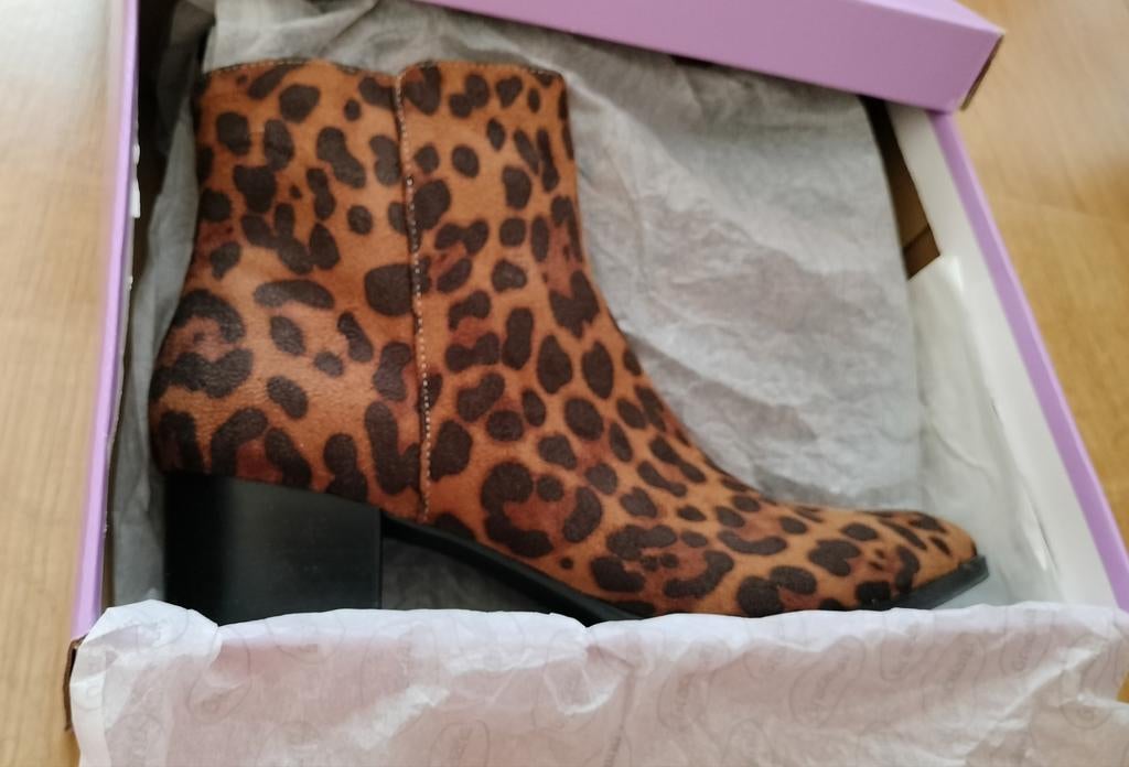 NIEUWE panter laarsjes!!, Kleding | Dames, Schoenen, Bruin, Lage of Enkellaarzen, Nieuw, Ophalen of Verzenden