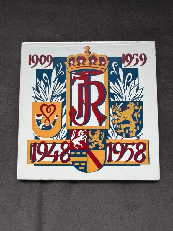 Herdenkingstegel Juliana, Ophalen of Verzenden, Gebruikt, Nederland, Overige typen