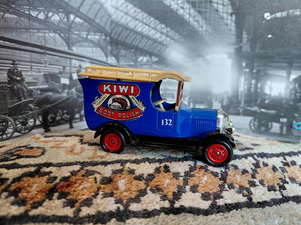 days gone, by lledo plc,enfiled, model, Hobby en Vrije tijd, Modelauto's | 1:43, Ophalen of Verzenden, Zo goed als nieuw, Auto