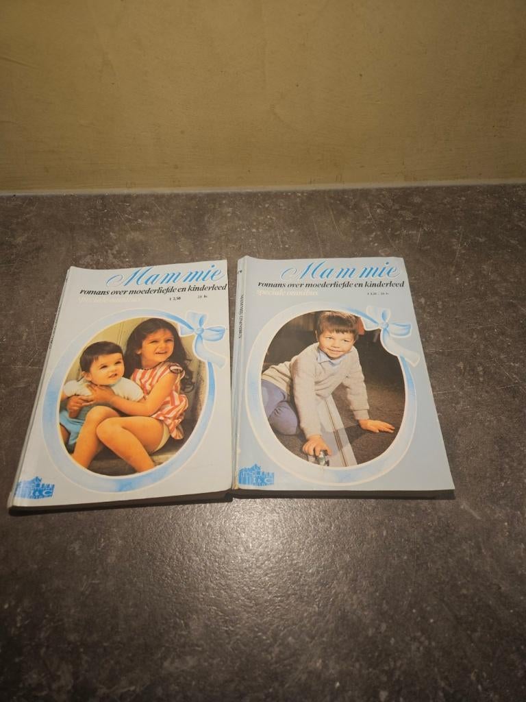 Mammie Pocket romans x 2., Ophalen of Verzenden, Gelezen