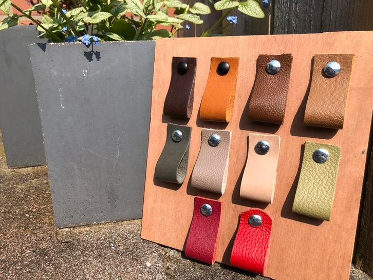 Leren handgreepjes / kastgreepjes in verschillende kleuren, Huis en Inrichting, Kasten | Overige, Zo goed als nieuw, Ophalen of Verzenden