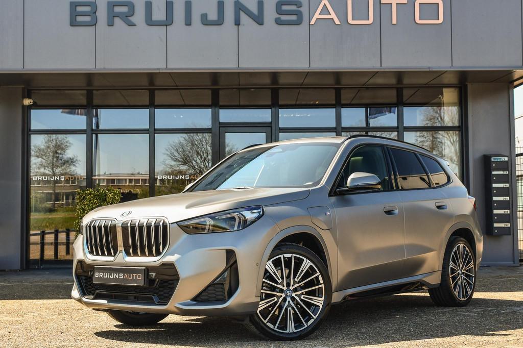 BMW X1 xDrive25e M-Sport Frozen mat Grey |Pano|BTW|, Gebruikt, Lichtsensor, 16 kWh, 105 min