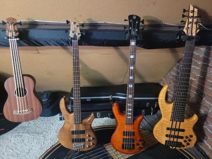 4 x basgitaar, Muziek en Instrumenten, Snaarinstrumenten | Gitaren | Bas, Gebruikt, Ophalen