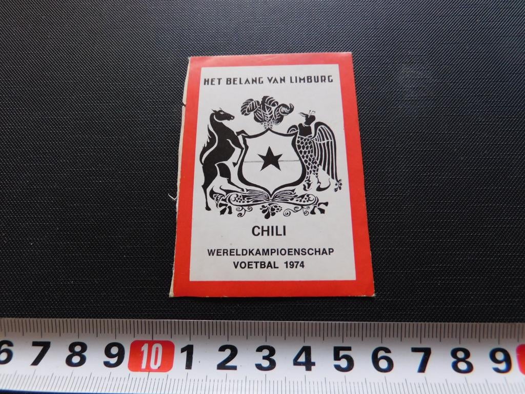 sticker WK Voetbal 1974 CHILI Het belang van Limburg, Ophalen, Zo goed als nieuw
