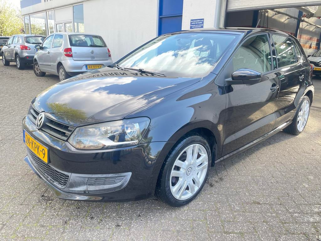 Volkswagen Polo 1.4 16V FSI 63KW 2010 Zwart, Auto's, Volkswagen, Voorwielaandrijving, 970 kg, Stof, 40 €/maand