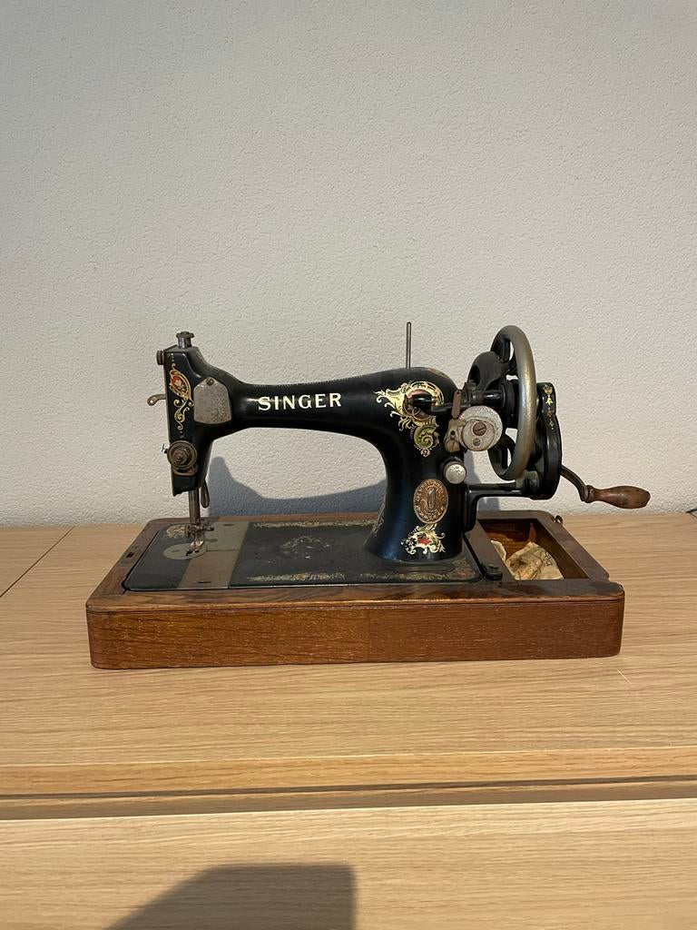 Antieke Singer Naaimachine met Houten Onderstel, Ophalen