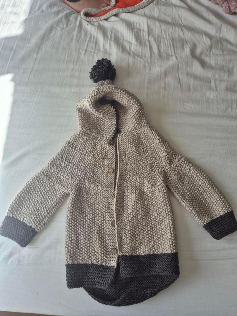 Handgemaakt kinderjasje met capuchon en pompon, Kinderen en Baby's, Kinderkleding | Overige, Nieuw, Jongen of Meisje, Ophalen