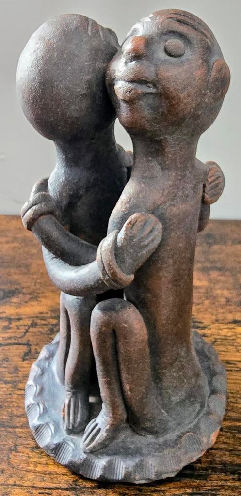 Vintage Afrikaans Beeldje: Omhelzend Paar, Groep mensen, Minder dan 20 cm, Ophalen of Verzenden, Handgemaakt