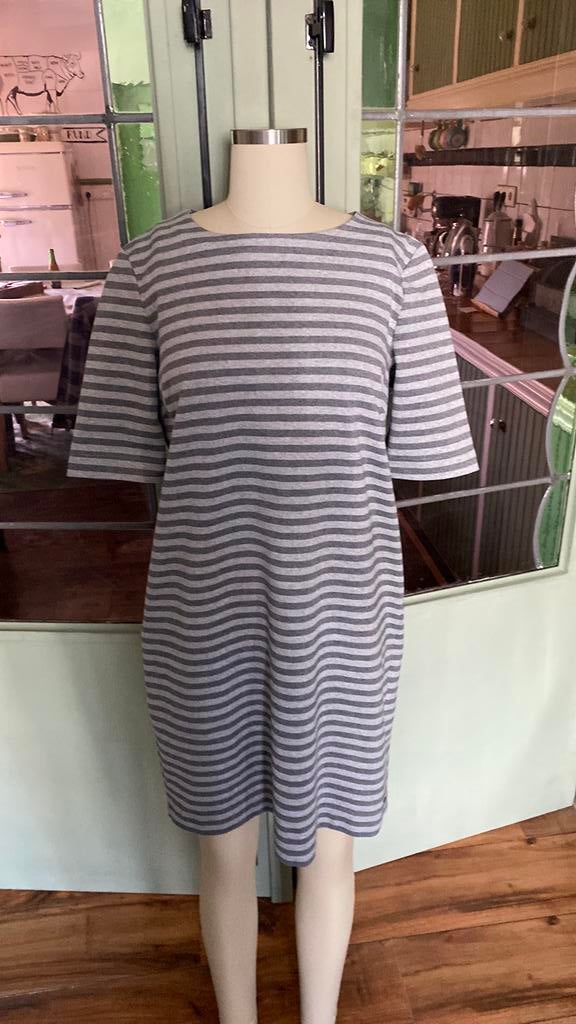 Grijs gestreepte dames jurk van nerk Sissyboy maatje L, Maat 42/44 (L), Ophalen of Verzenden, Zo goed als nieuw, Grijs