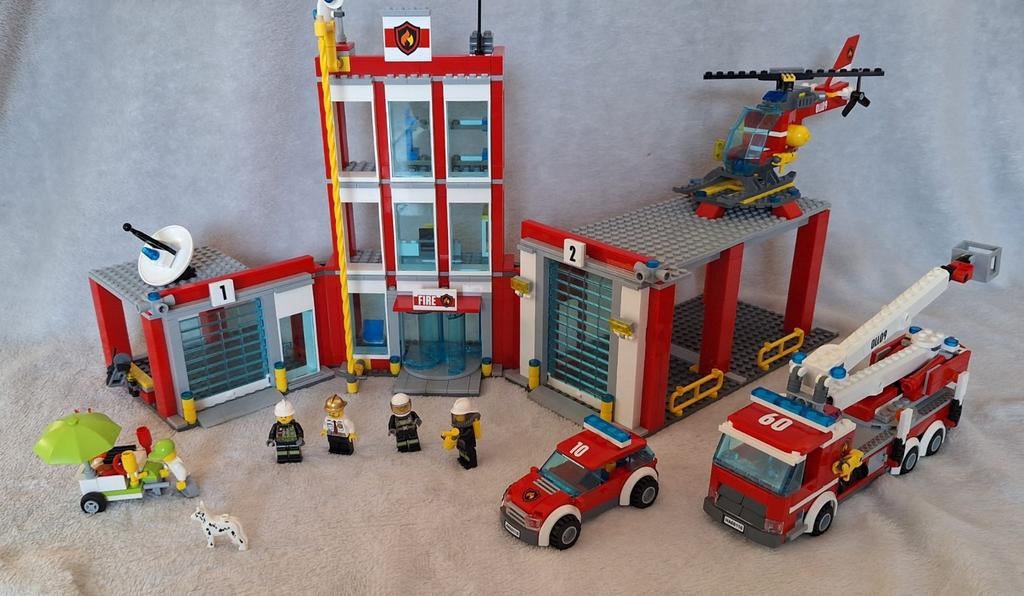 Lego City brandweerkazerne 60110, Kinderen en Baby's, Speelgoed | Duplo en Lego, Ophalen, Zo goed als nieuw, Complete set, Lego